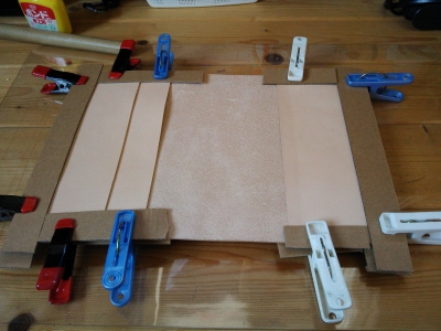 革の手帳カバー