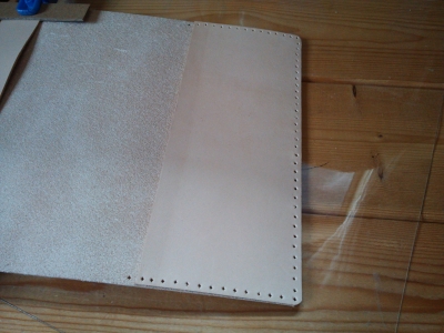 革の手帳カバー