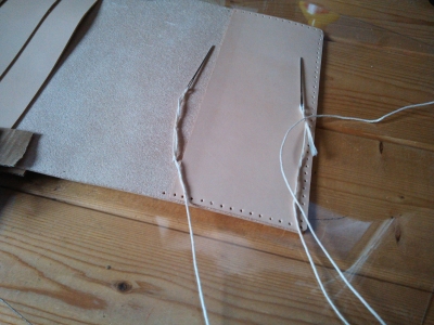 革の手帳カバー