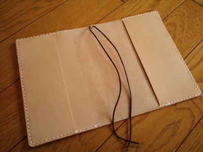 革の手帳カバー